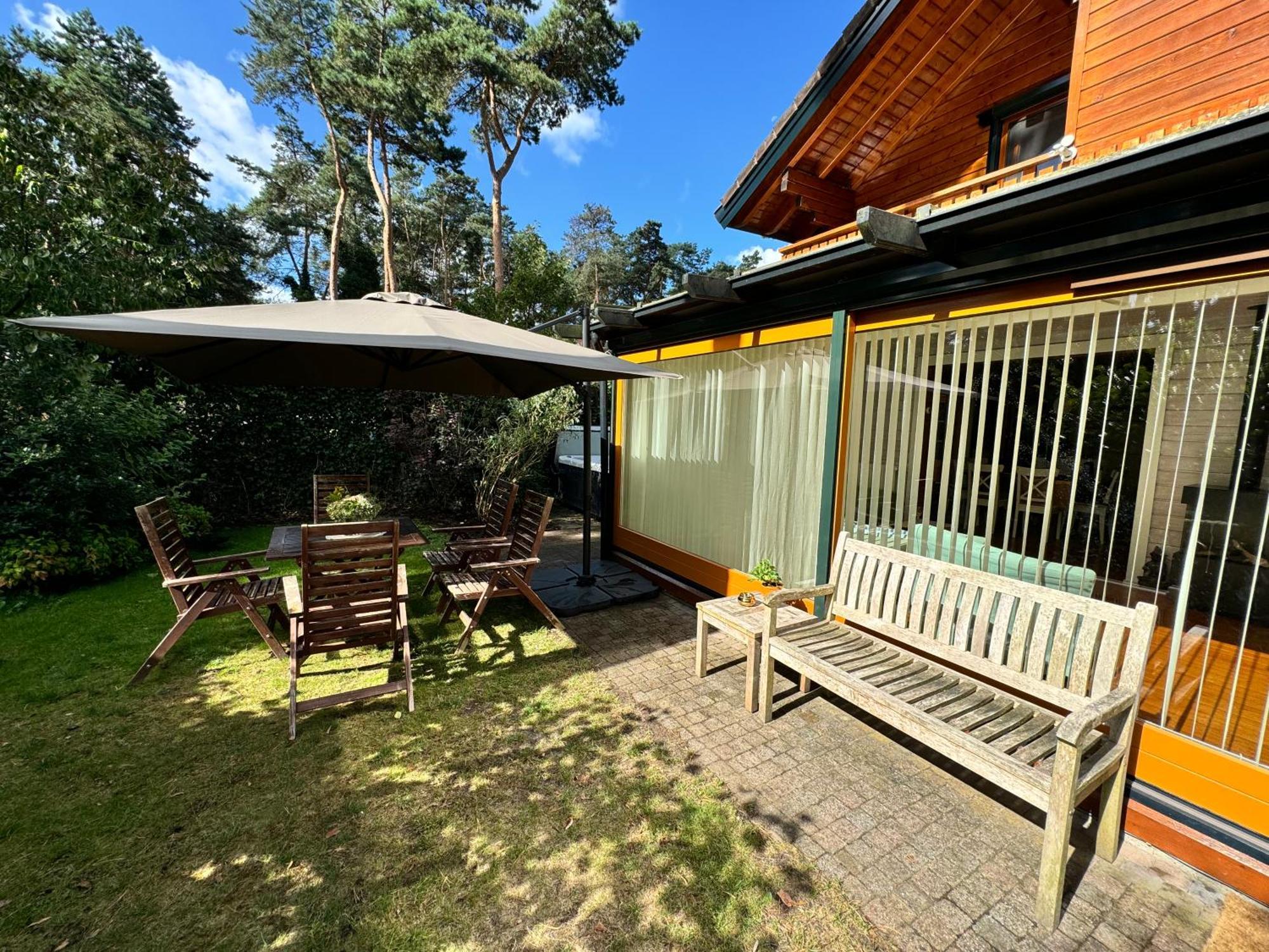 Houten Chalet/Bungalow In Het Bos, Sauna, Jacuzzi Meijel Exterior photo